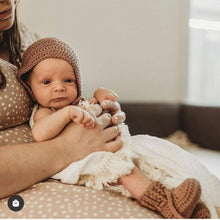 Load image into Gallery viewer, Knitted Baby Bonnet