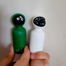 Load image into Gallery viewer, Peg Dolls - Alien and Astronaut