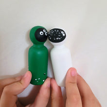 Load image into Gallery viewer, Peg Dolls - Alien and Astronaut