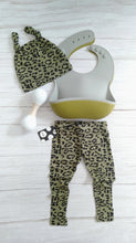 Load image into Gallery viewer, BABY OUTFIT KHAKI LEOPARD 