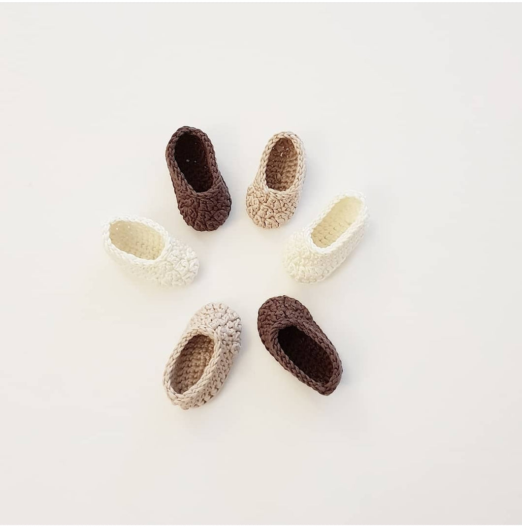 Knitted baby booties for premature babies