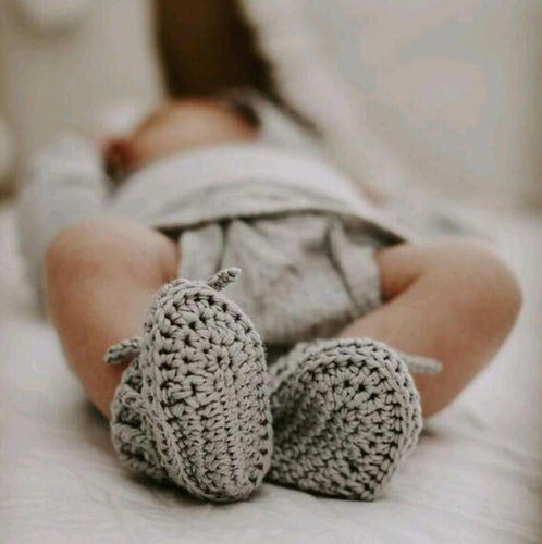 baby-wearing-knitted-booties